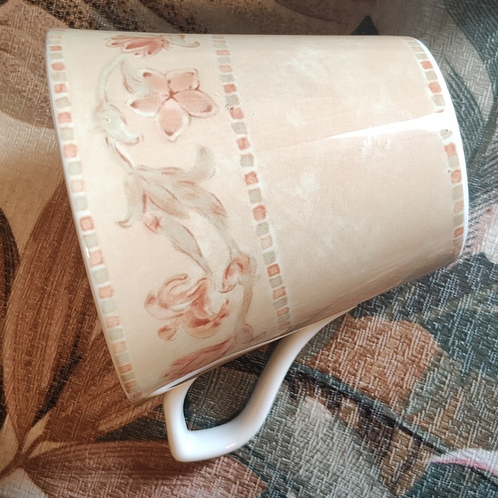 HOME: Floral Patterned Tea Set - Picture 11 of 13
